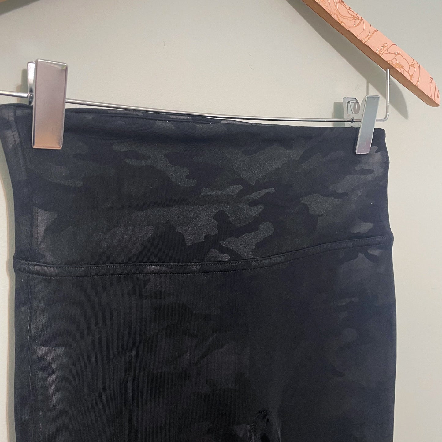 #118 | Size S | Spanx Women's Gray Camo Faux Leather Leggings