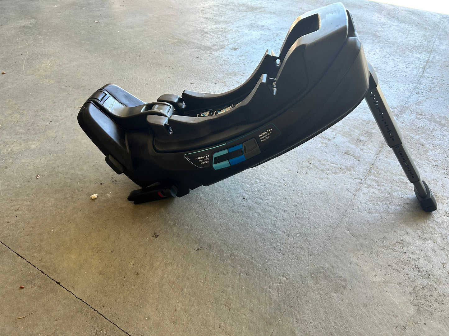 #151 nuna pipa lite car seat base EUC
