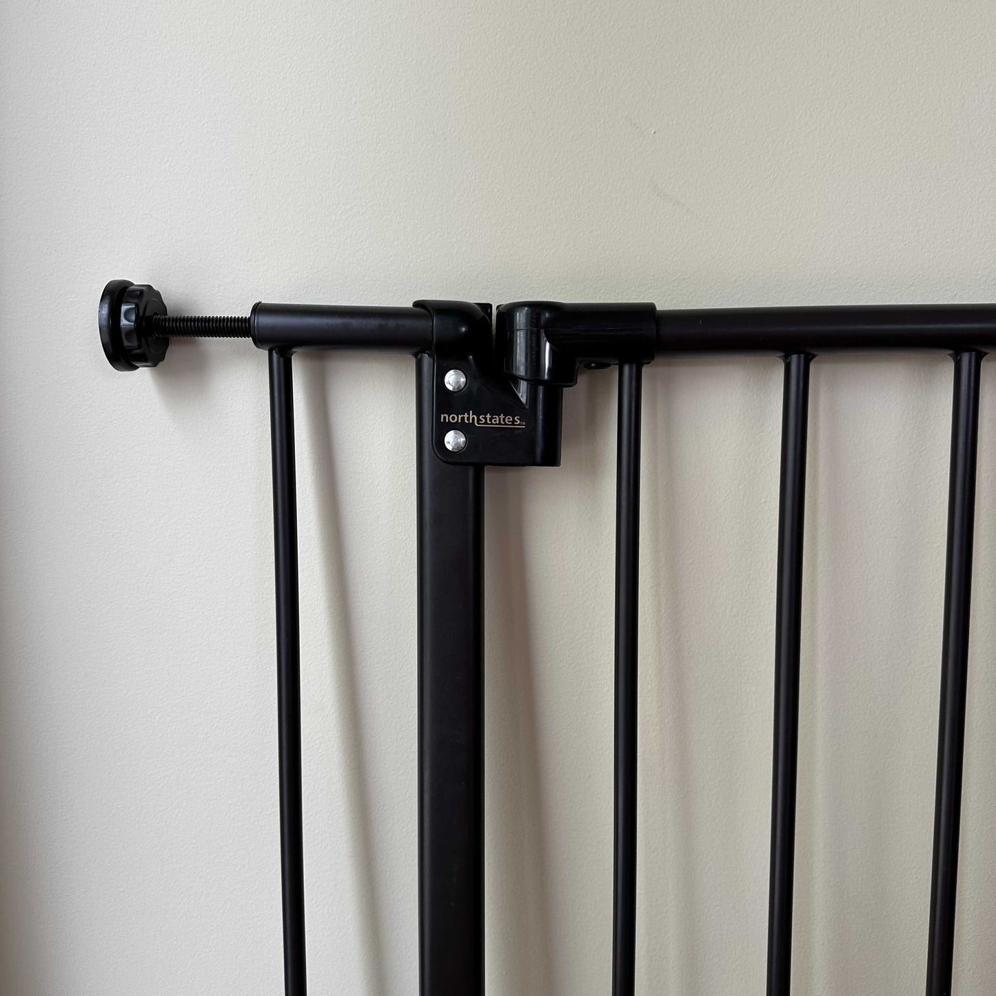 #95 Toddleroo by North States Light the Way Baby Gate
