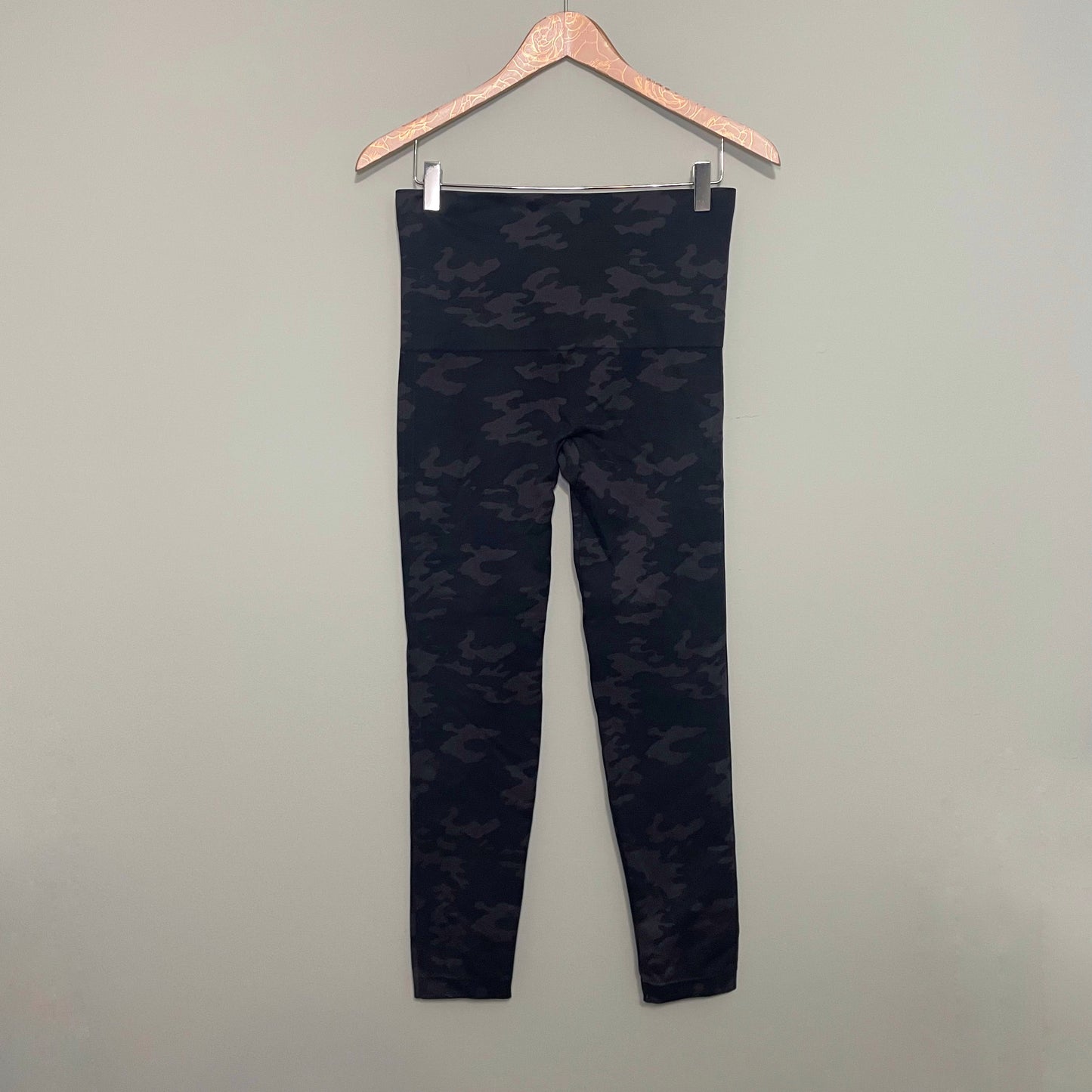 #118 | Size XL | Spanx Women's Gray Camo Seamless Legging