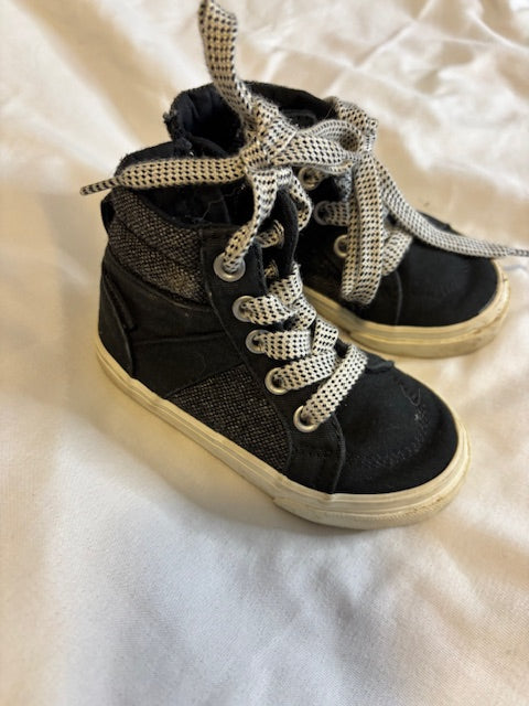 #210 Boys Shoes Size 5 "Grey & Black"