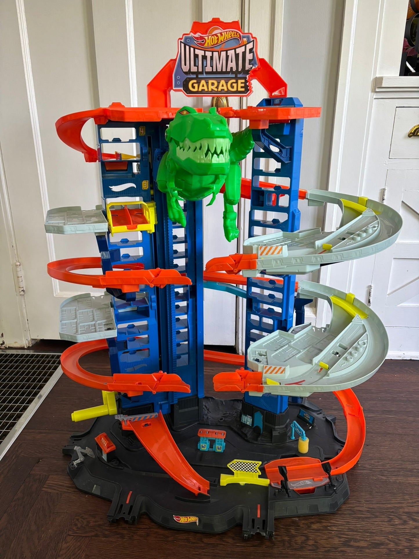 #101 Hot Wheels Ultimate Garage Playset Track