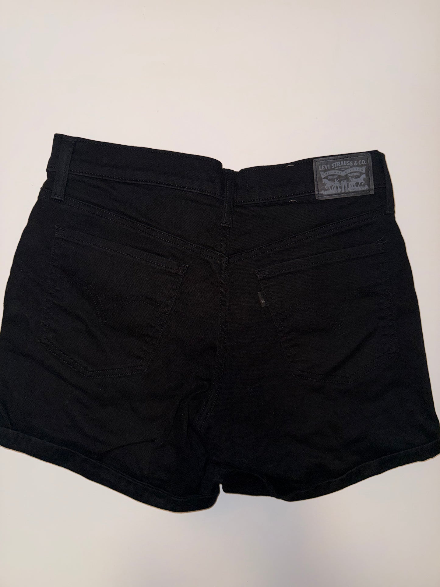 #106: Womens 30 (10) Levis Black Mid Length Shorts