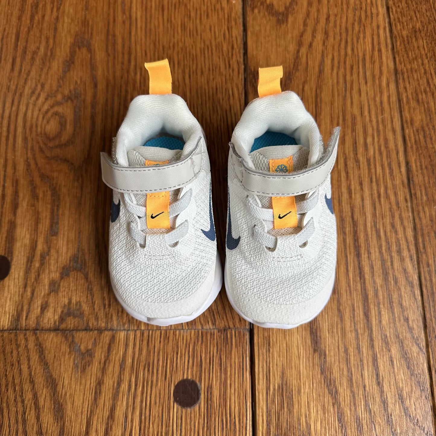 #95 NEW Boys Nike Cream / Navy / Orange Tennis Shoes, size 3c
