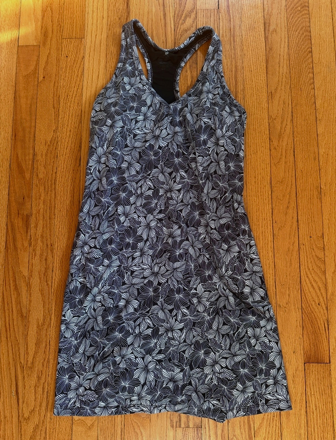 #94 Zero Xposure Athletic Dress with Built-In Bra - Women’s L - EUC