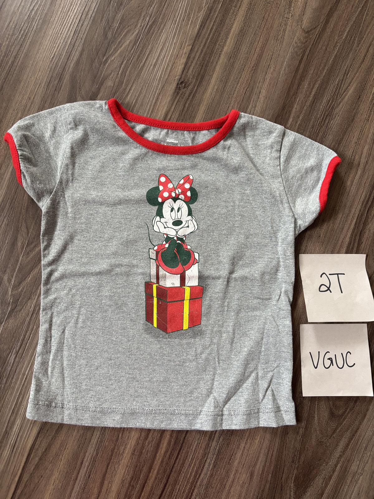 #138 - 2T VGUC Minnie Mouse Present TShirt
