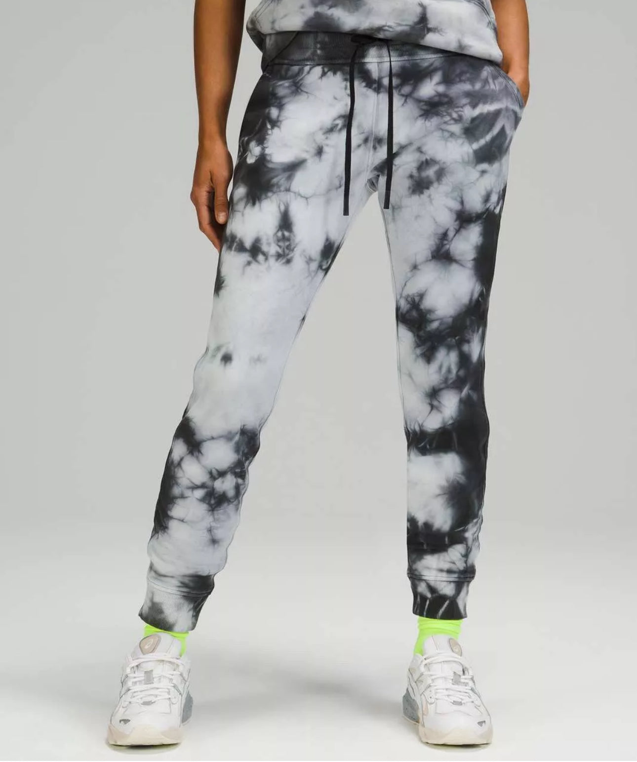 #111 Lululemon Women’s Warm Down Joggers Earth Dye Size (4) XS
