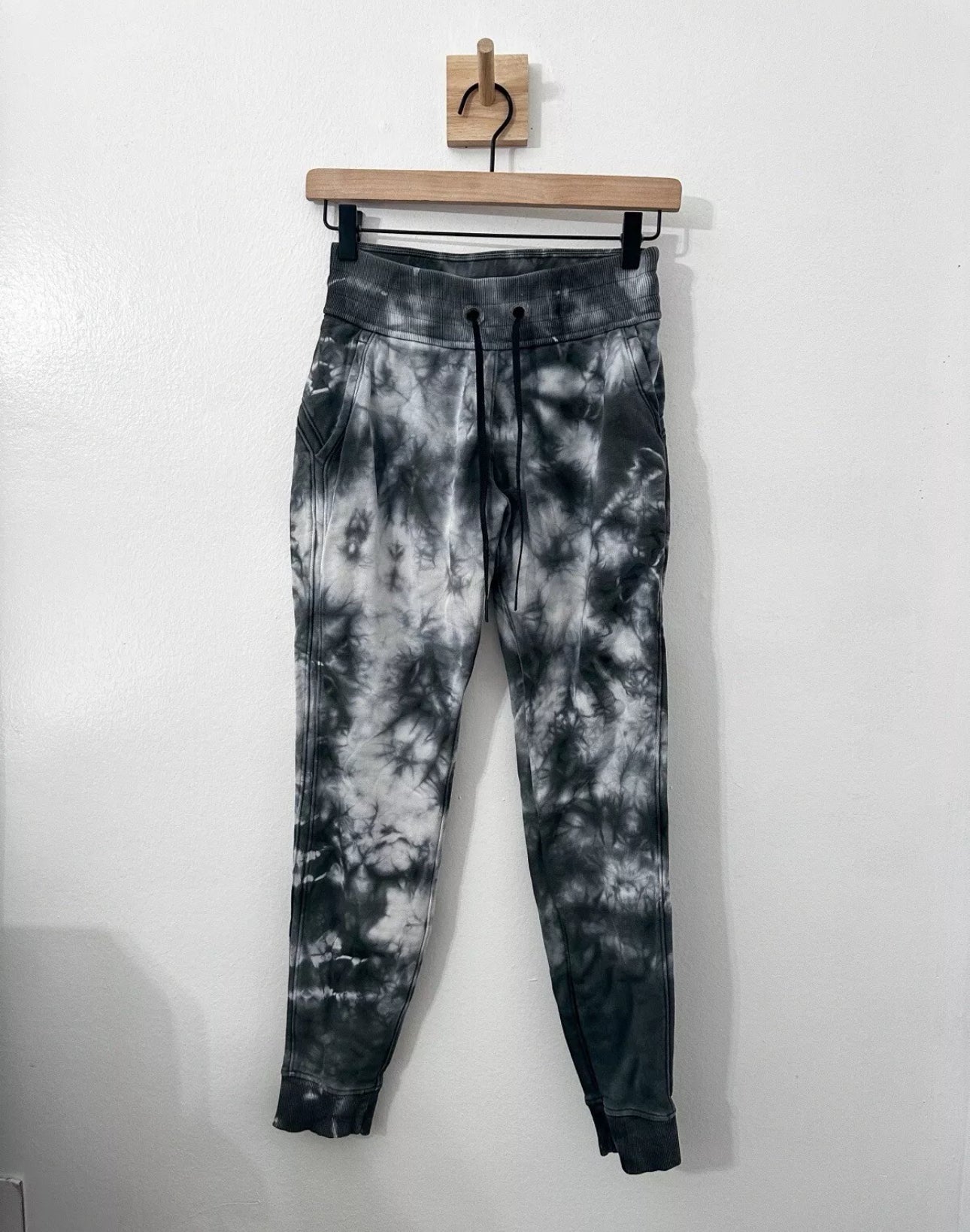 #111 Lululemon Women’s Warm Down Joggers Earth Dye Size (4) XS