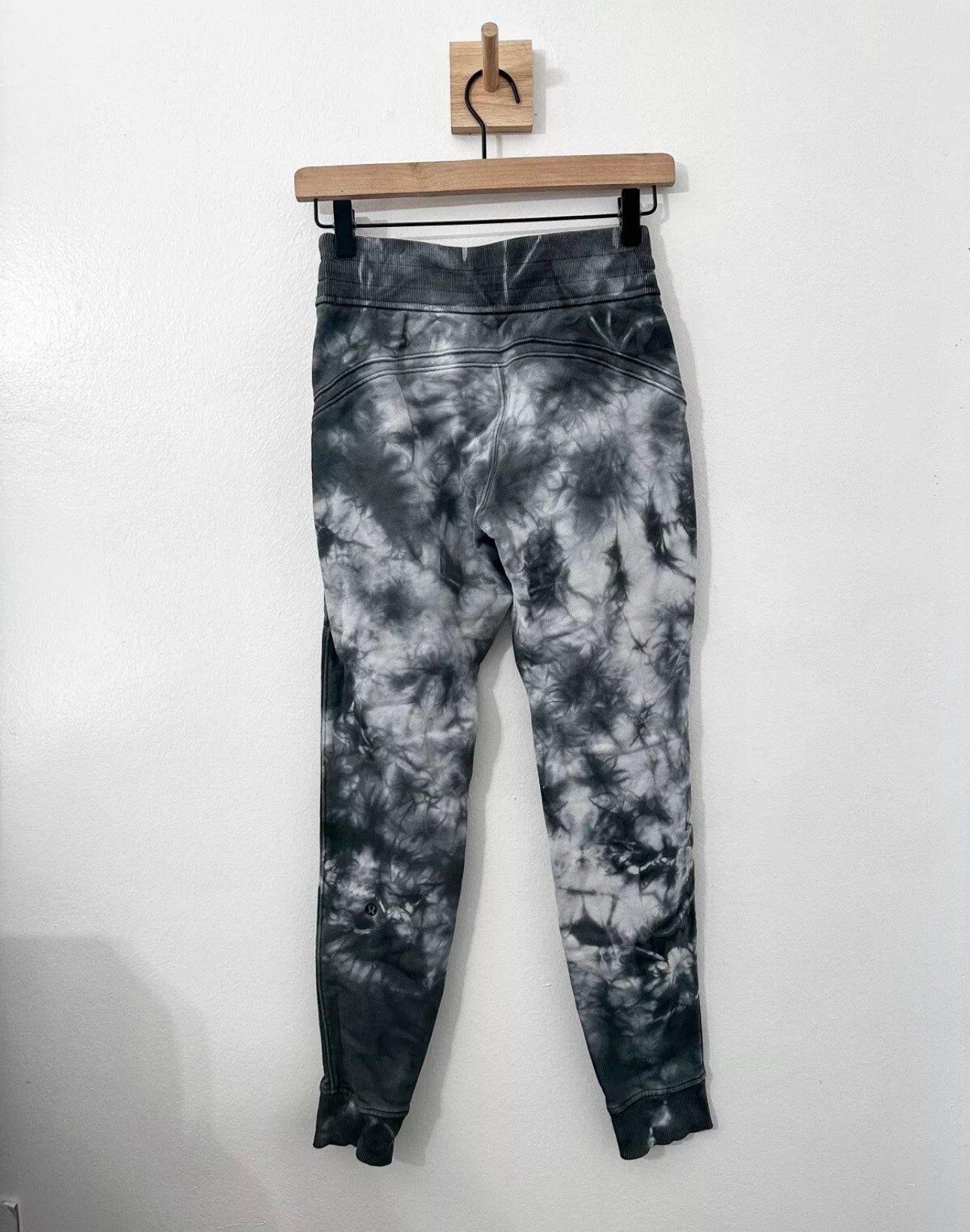 #111 Lululemon Women’s Warm Down Joggers Earth Dye Size (4) XS