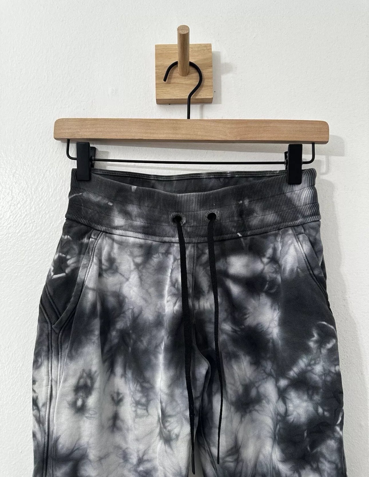 #111 Lululemon Women’s Warm Down Joggers Earth Dye Size (4) XS