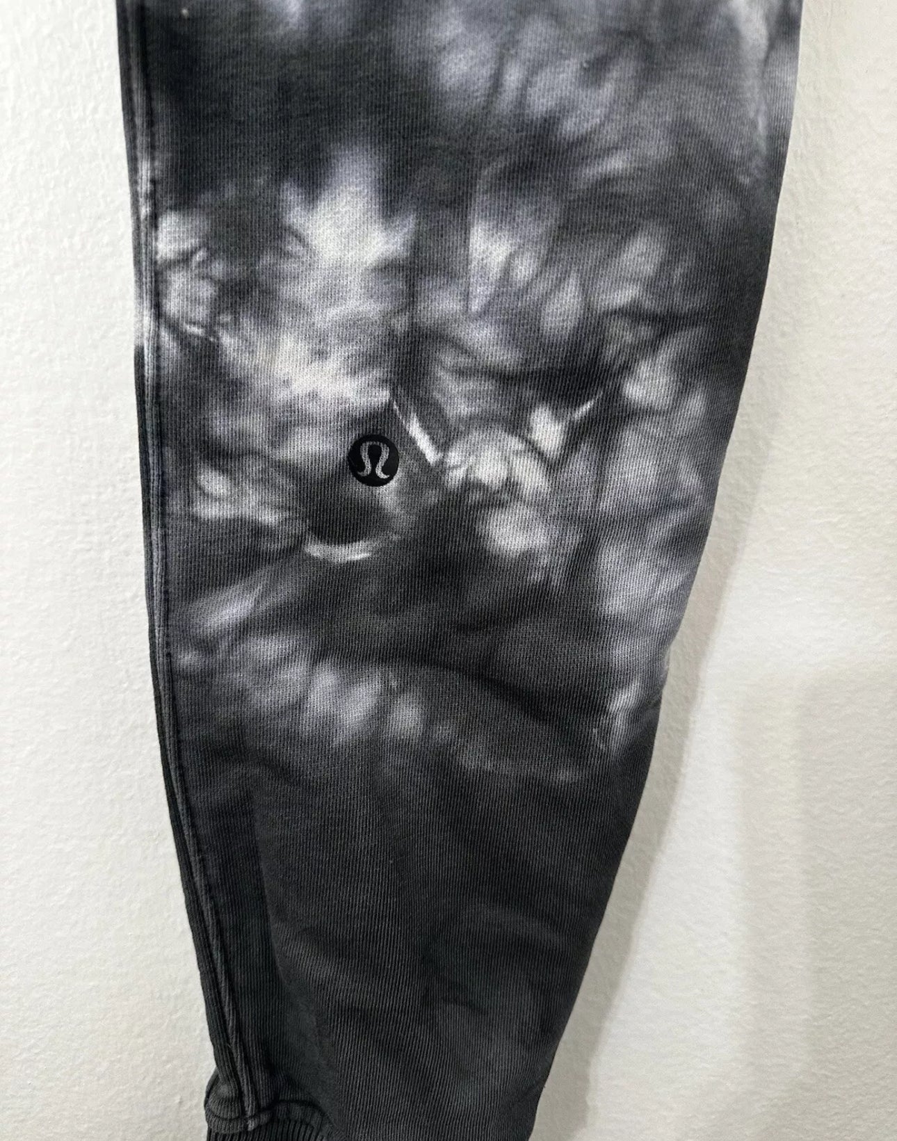 #111 Lululemon Women’s Warm Down Joggers Earth Dye Size (4) XS