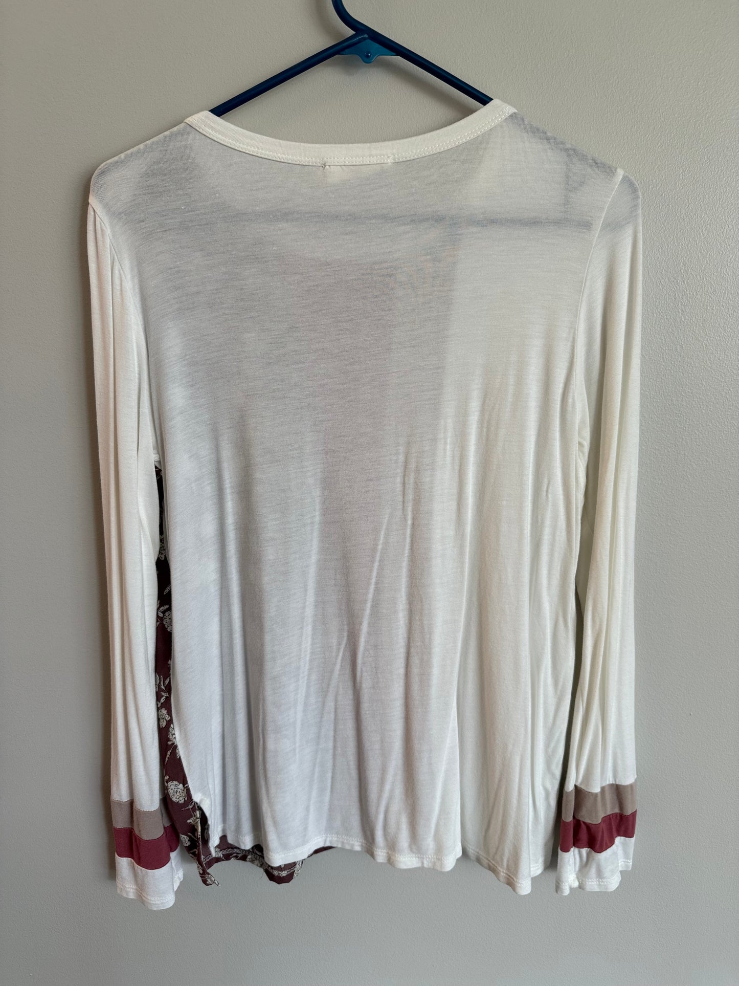 #173-reduced women's boutique long sleeve T size S
