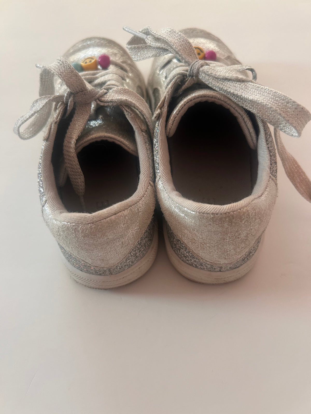 #56 girls size 1 silver sparkly casual sneakers very good to good condition
