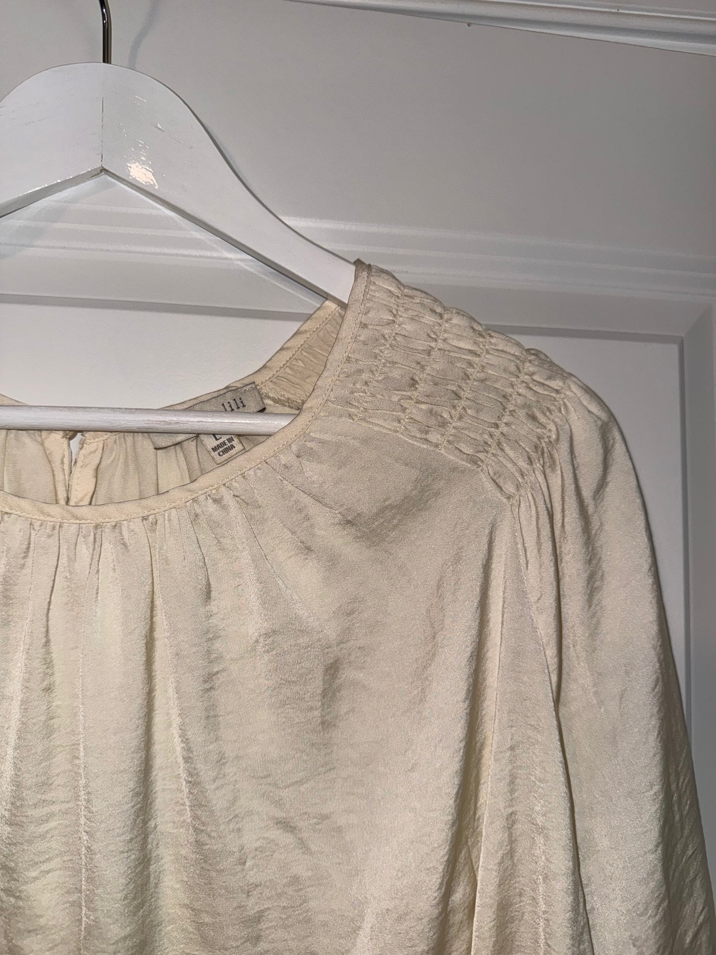 #106: Womens L Alex & Lilly Silky Top