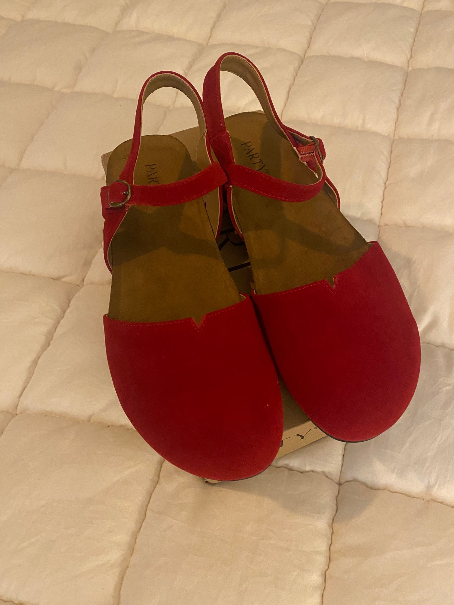 Seller 64 women’s size 9 comfort sandals