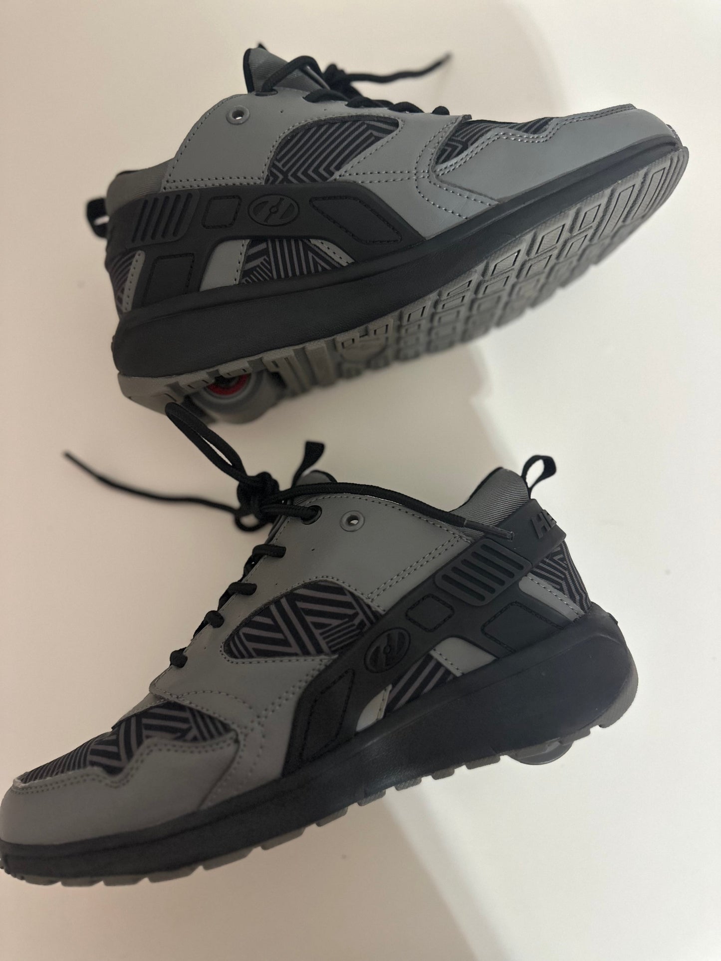 #23 (reduced) heelys size 4