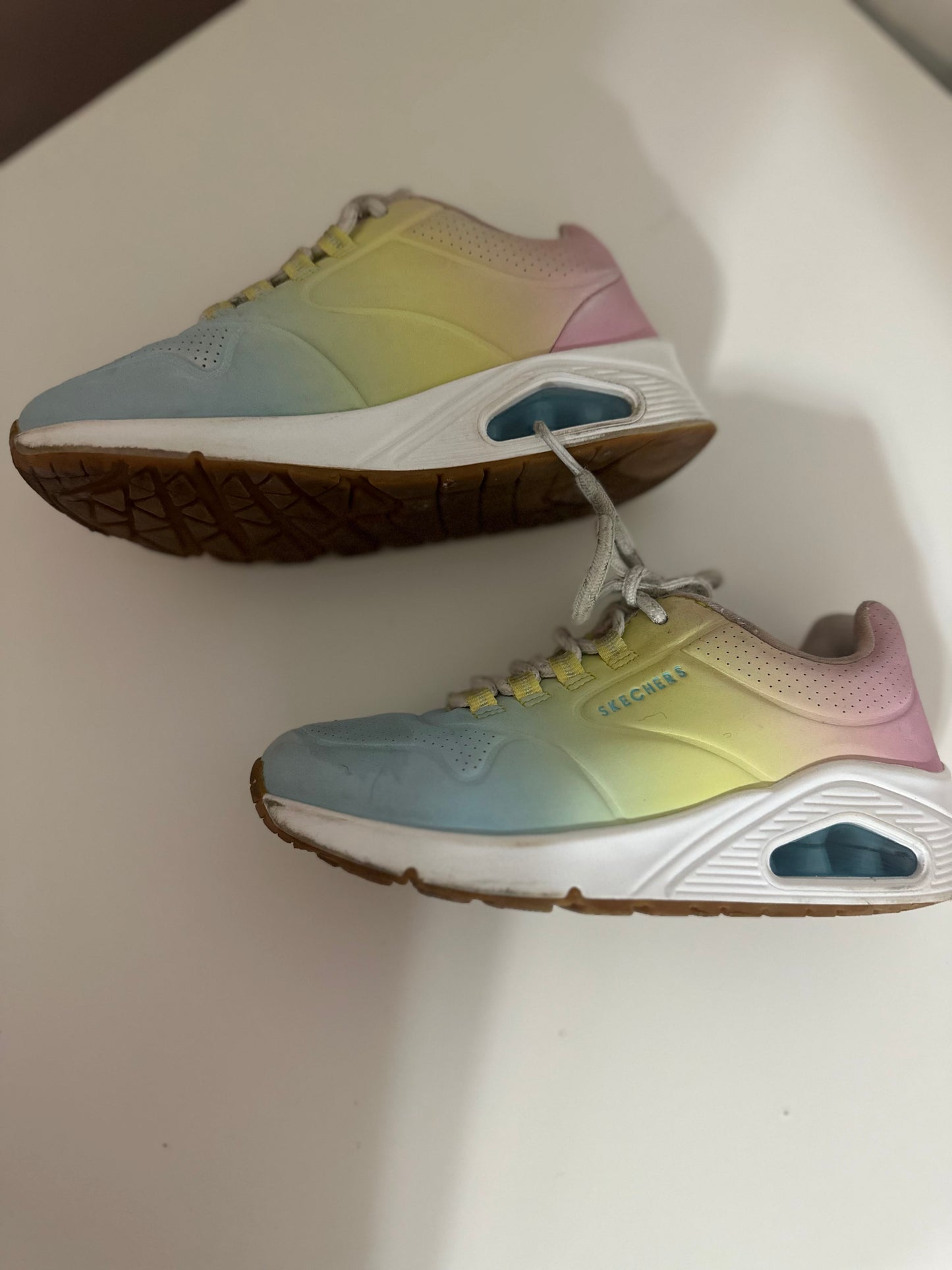 #23 girls shoes sketchers size 13