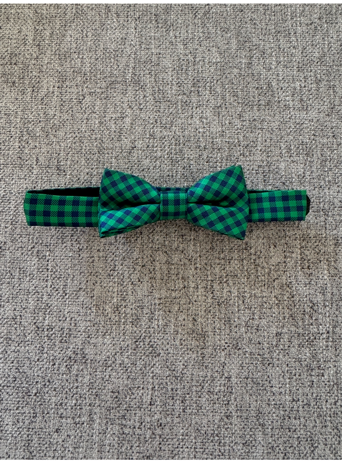 #92 boy toddler green plaid bow tie with strap