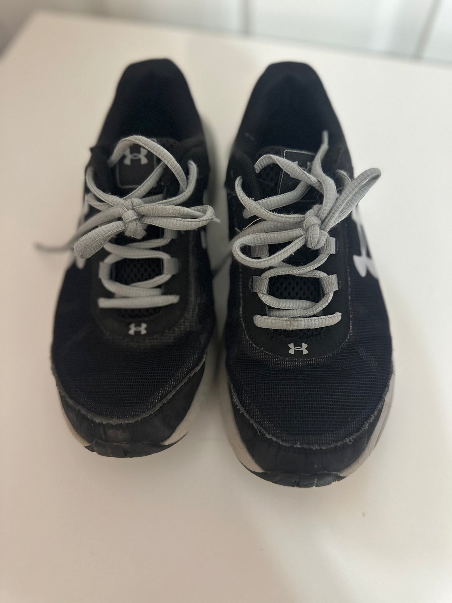 (Reduced)#23 boys UA shoes size 4