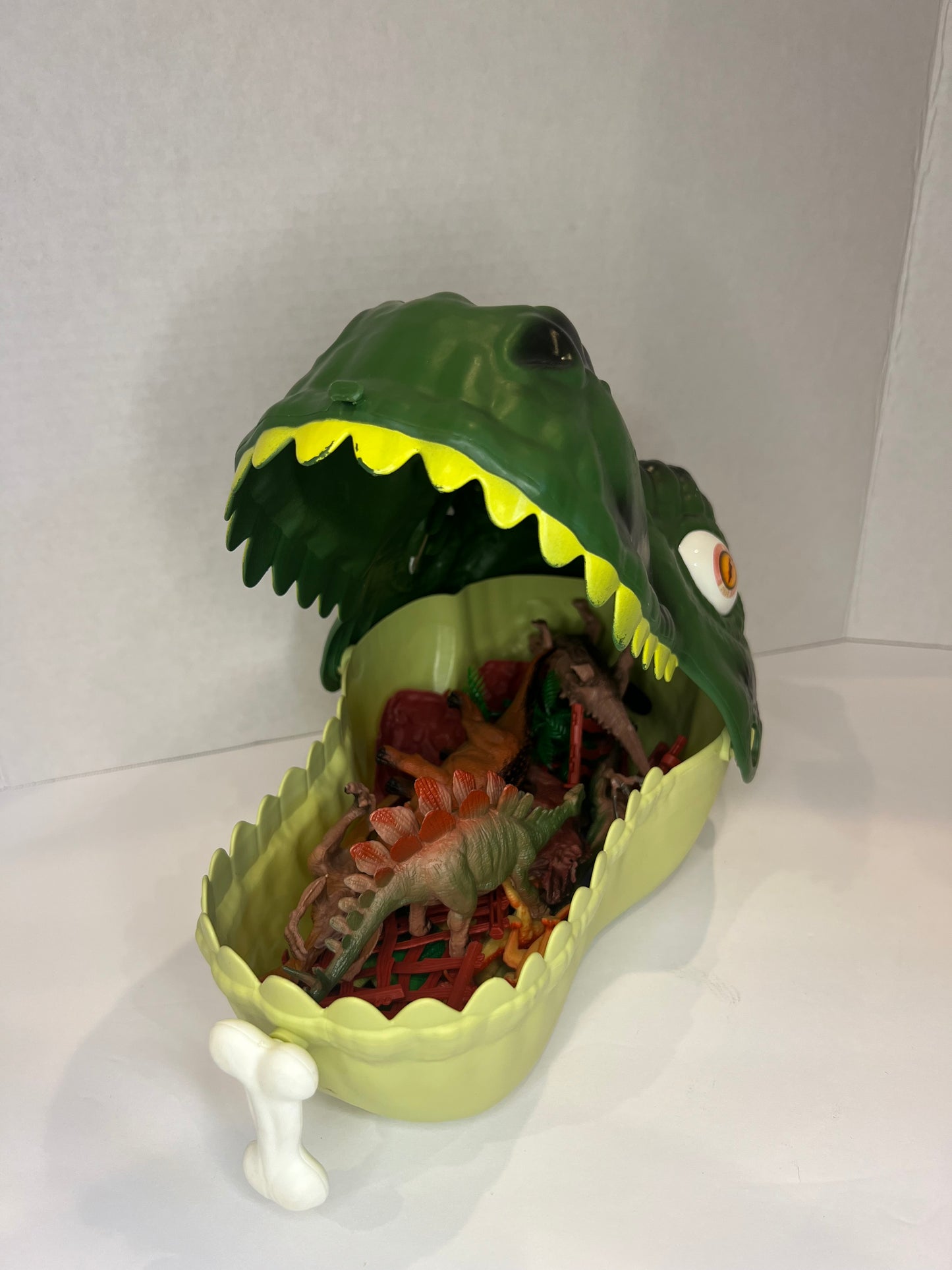 #156 Dinosaur head full of dinos and accessories