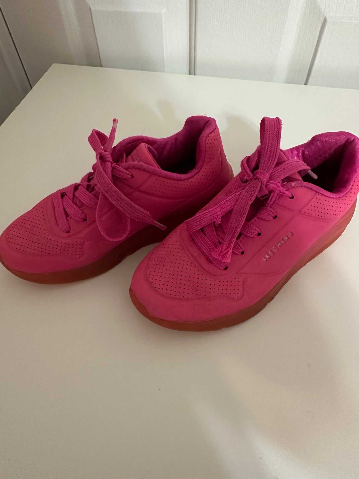 #23 (reduced) girls sketchers size 13