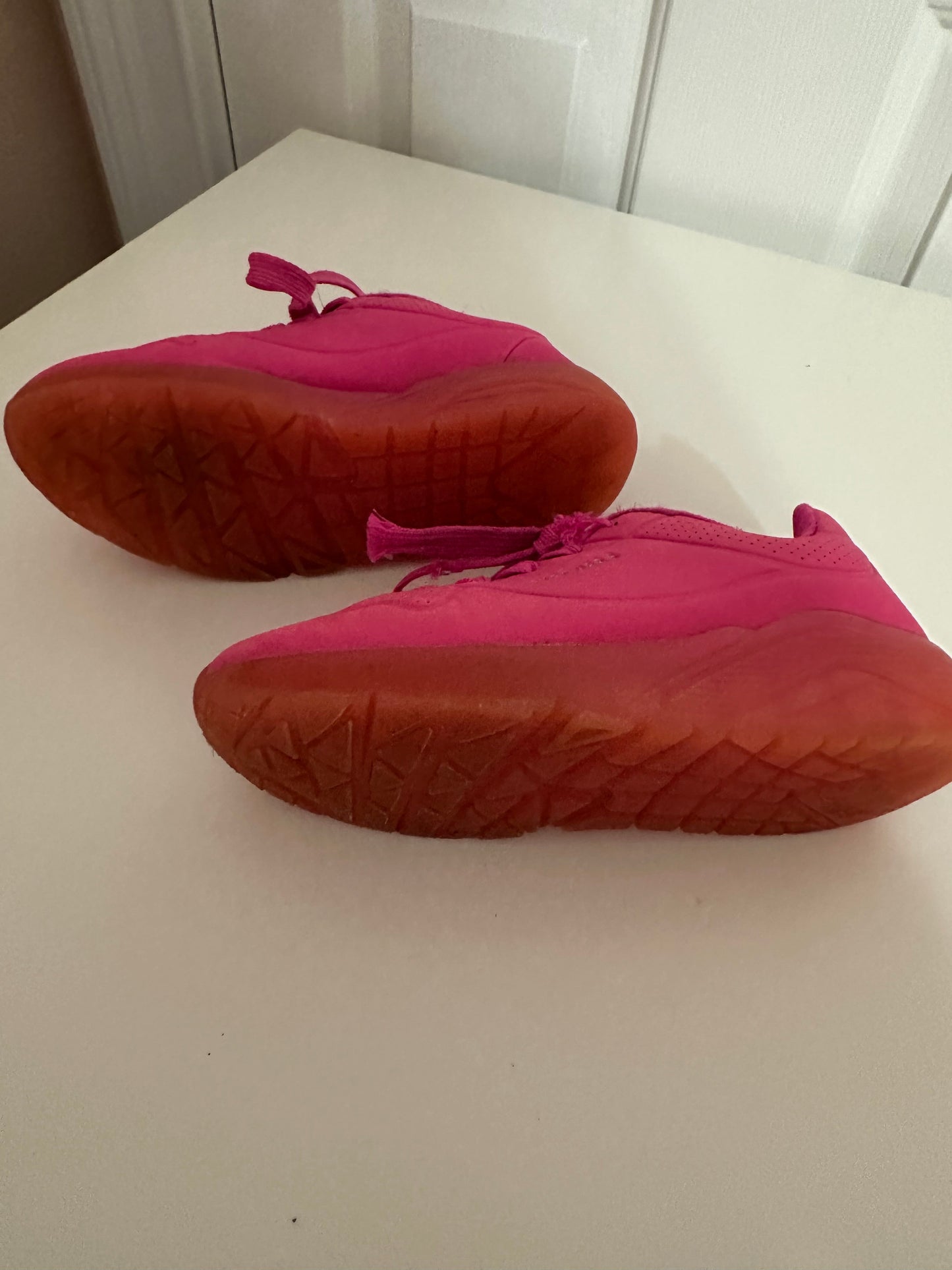 #23 (reduced) girls sketchers size 13