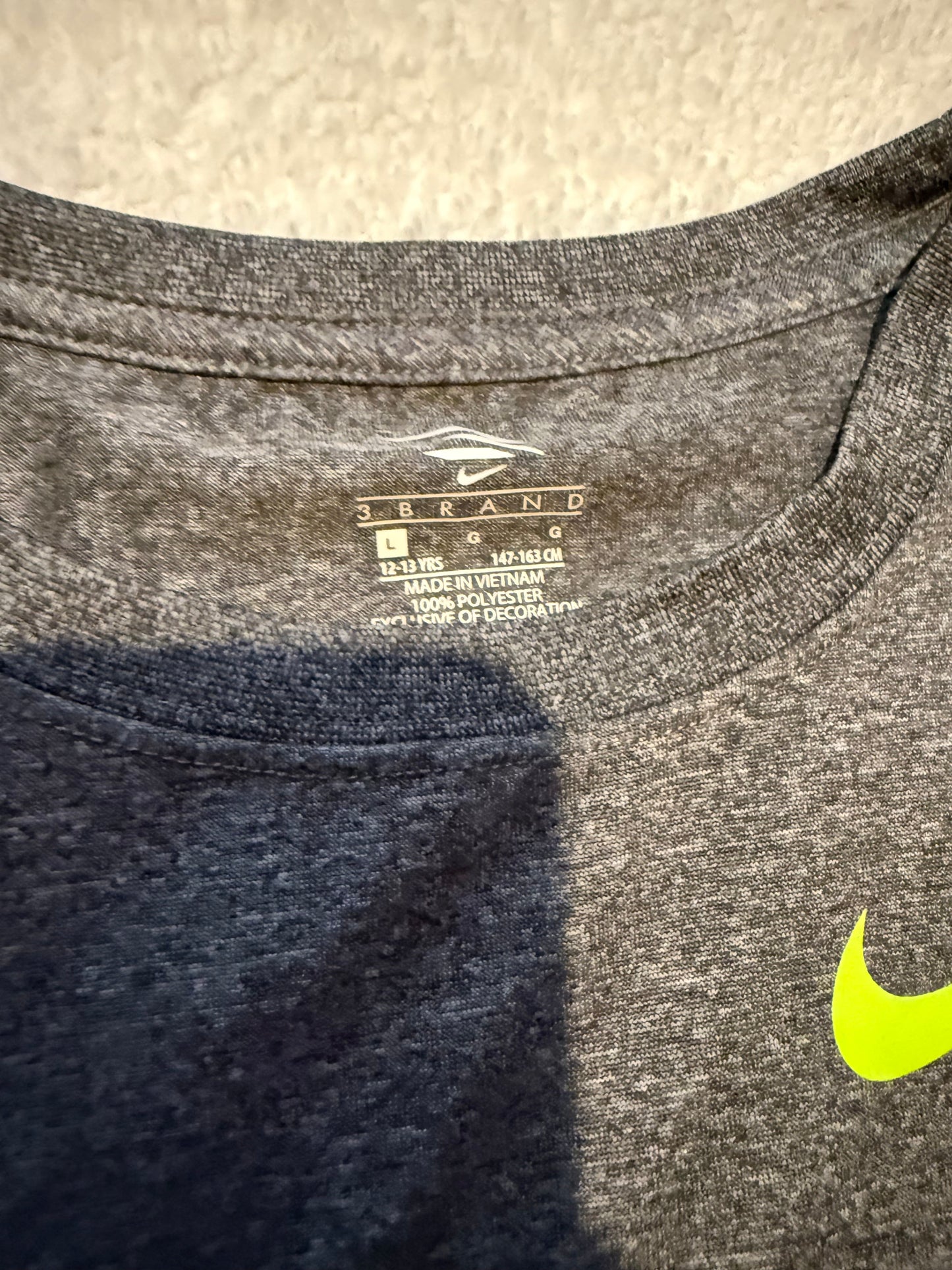 136 EUC Boys Nike Athletic material shirt size L (10/12)