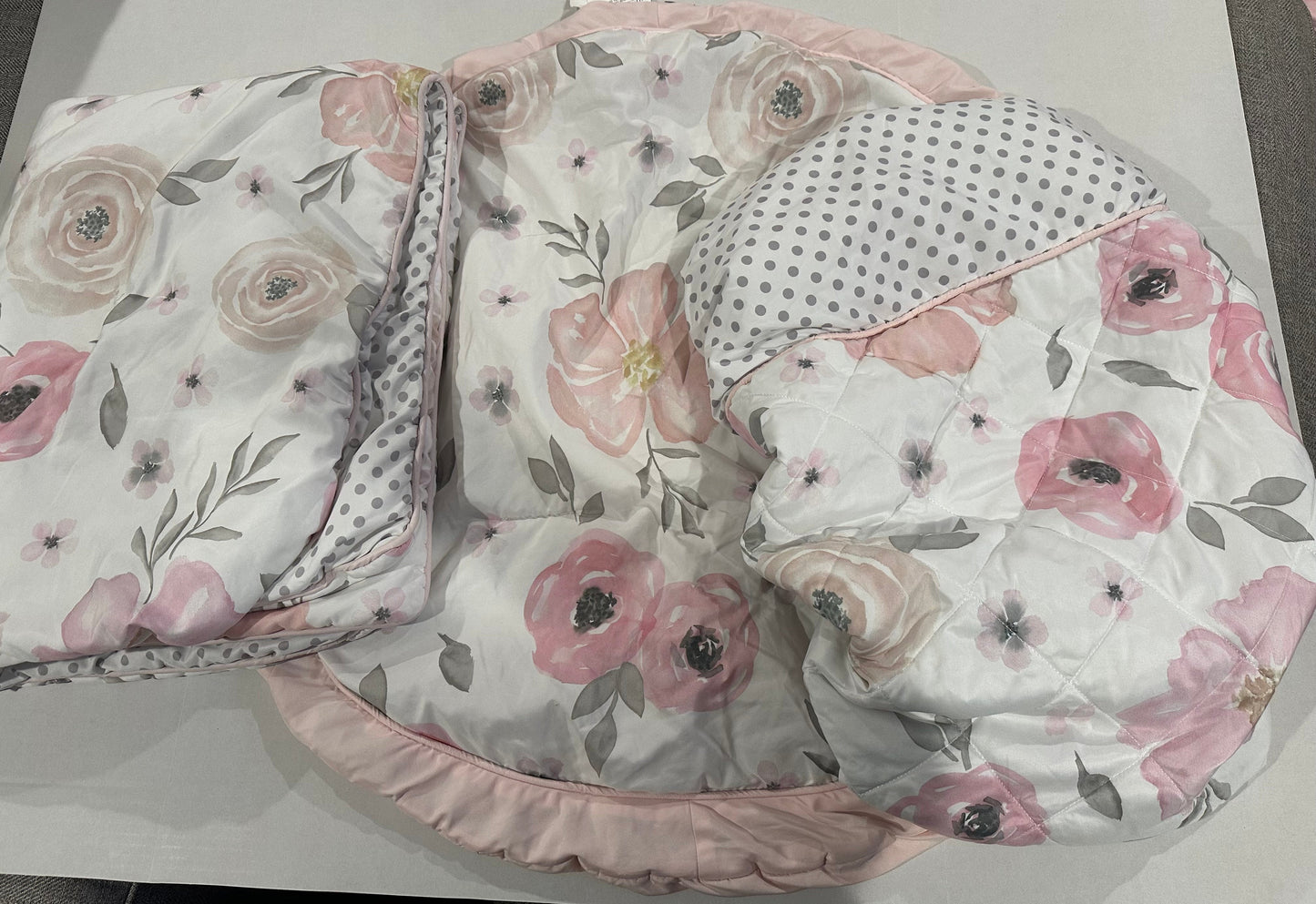 #160 Nursery bedding Sweet Jojo Designs - comforter, changing pad cover, carpet/blanket for floor