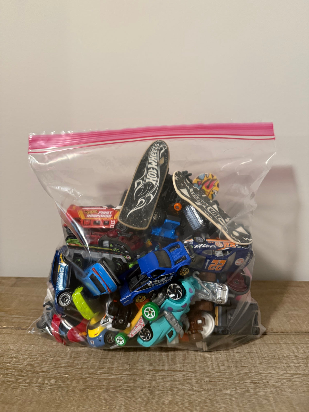#106: 40 Hotwheels/Matchbox Cars + 3 Skateboards