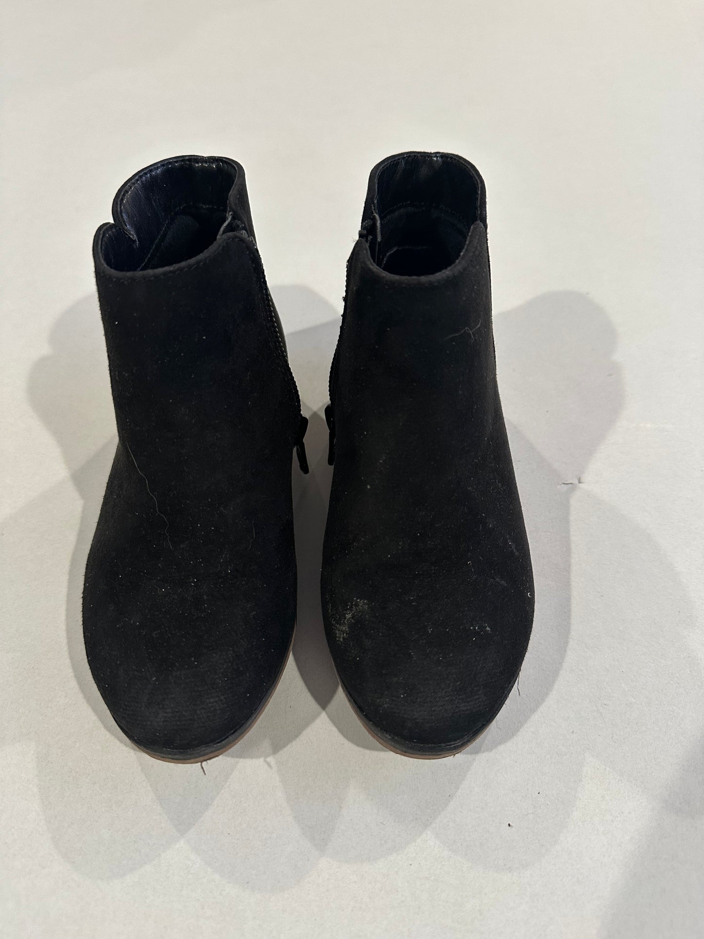 #160 Girls size 10 Cat and Jack black booties