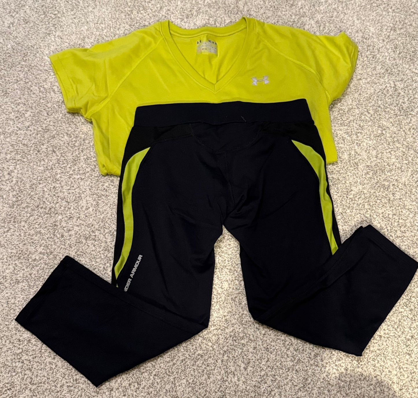Seller #216, Women’s Under Armour capri tights and tshirt, sz medium EUC