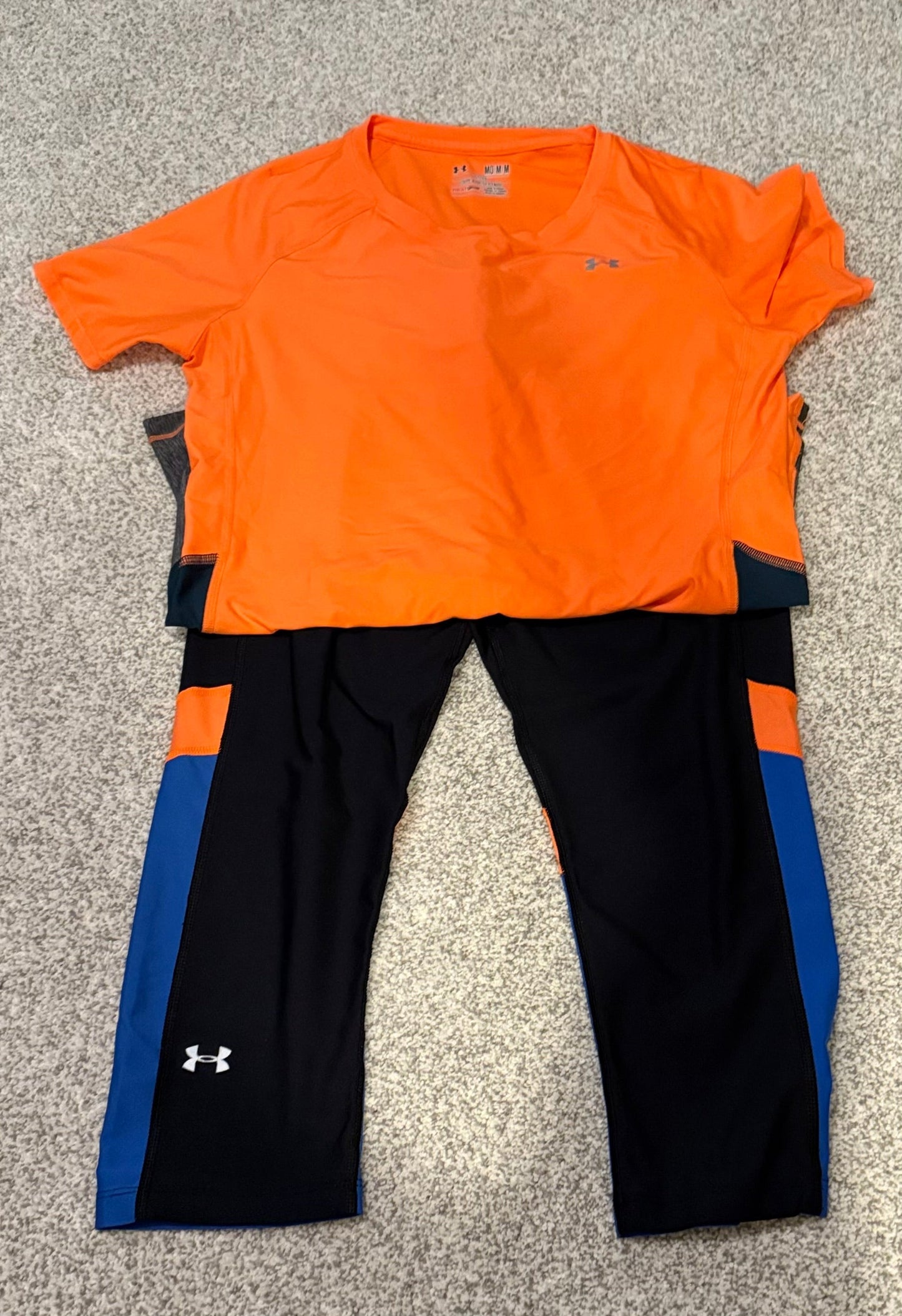 Seller #216, Women’s Under Armour capri tights and tshirt, sz medium, EUC