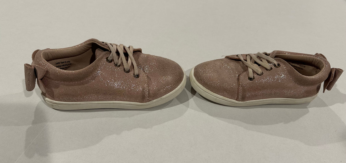 #160 Girls size 3-4 years (for like size 11) Monkey Feet pink sparkle low tops with cute bow detail on back