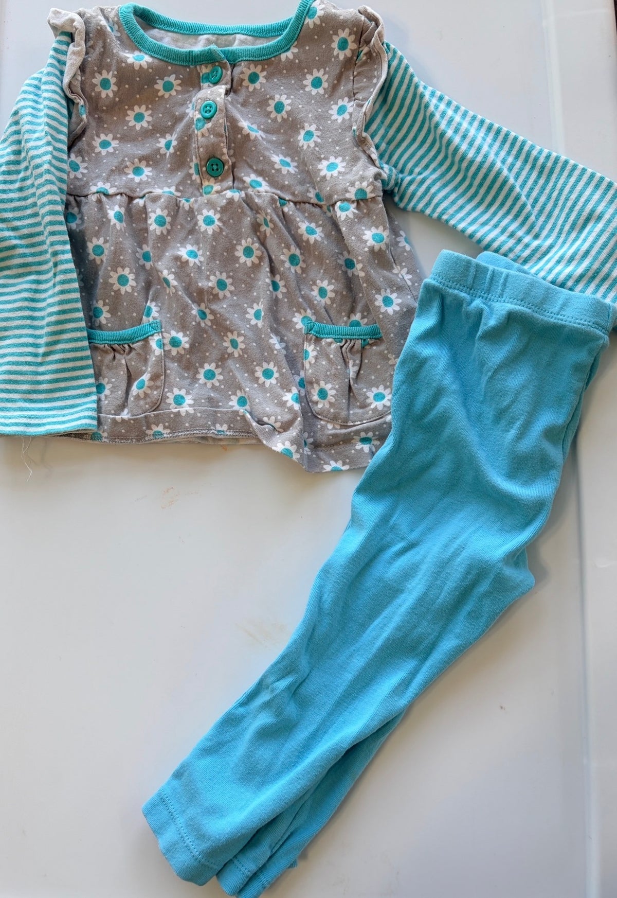 #35 girls 24 monthd Carters outfit