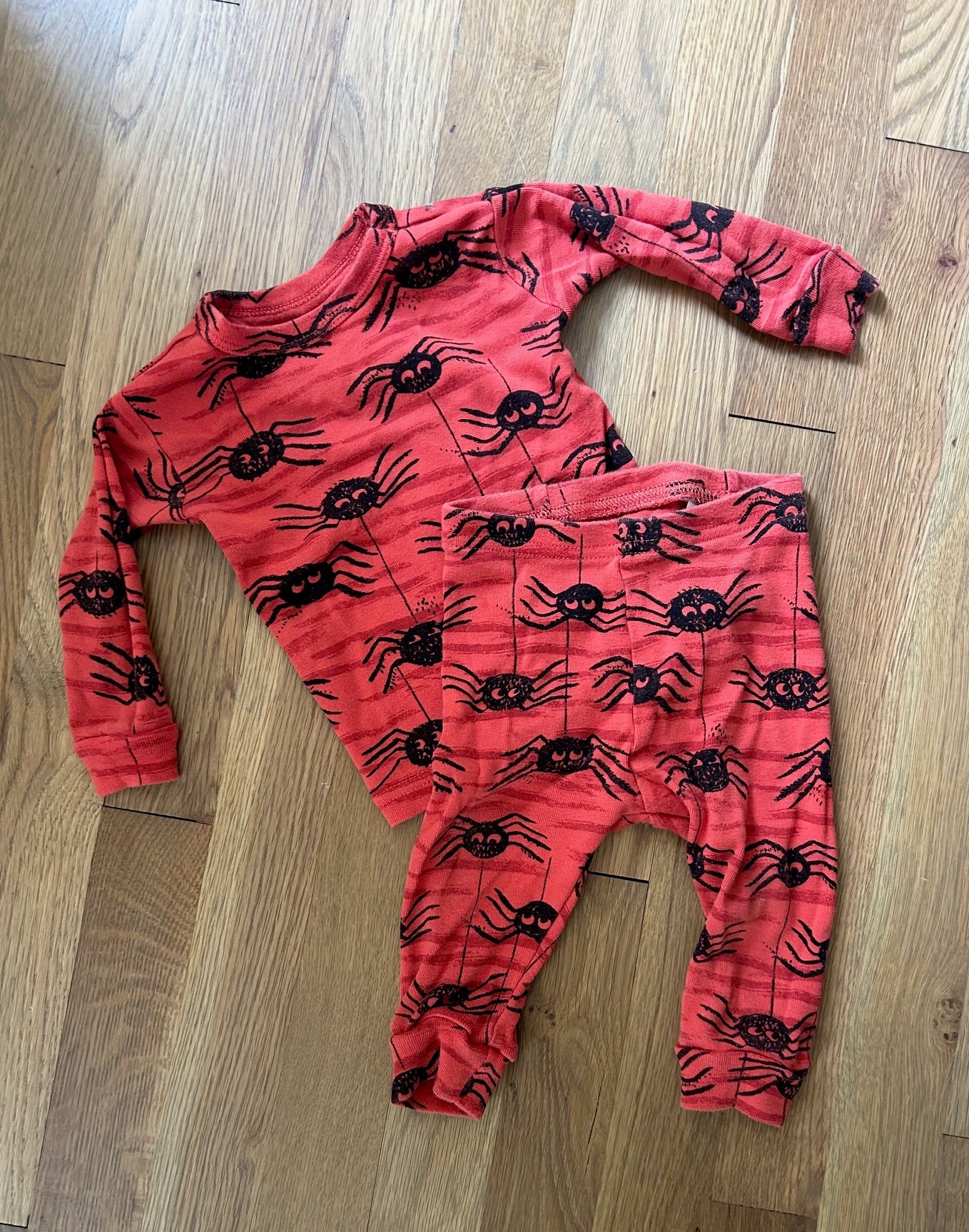 Seller #174 Gap Halloween Pajamas 6-12 months