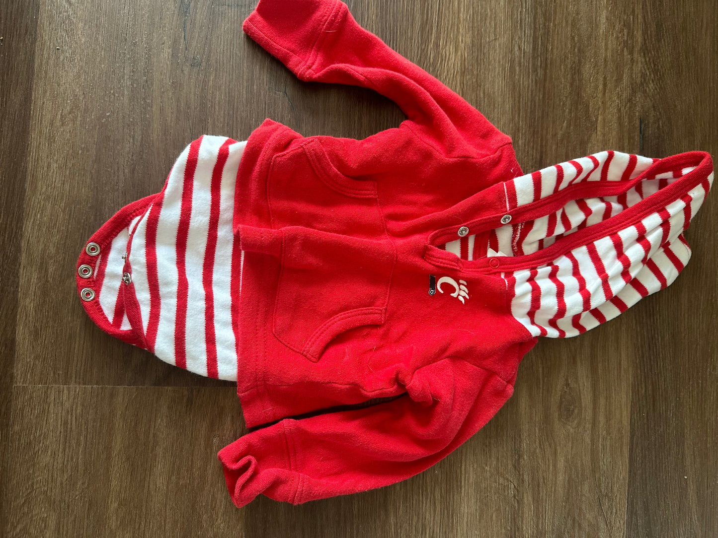 #24 size newborn Bearcats onesie
