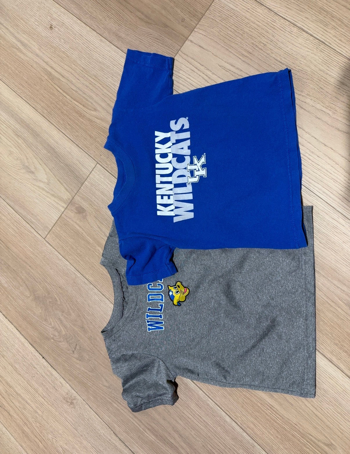 #162 UK Boys 3T shirts