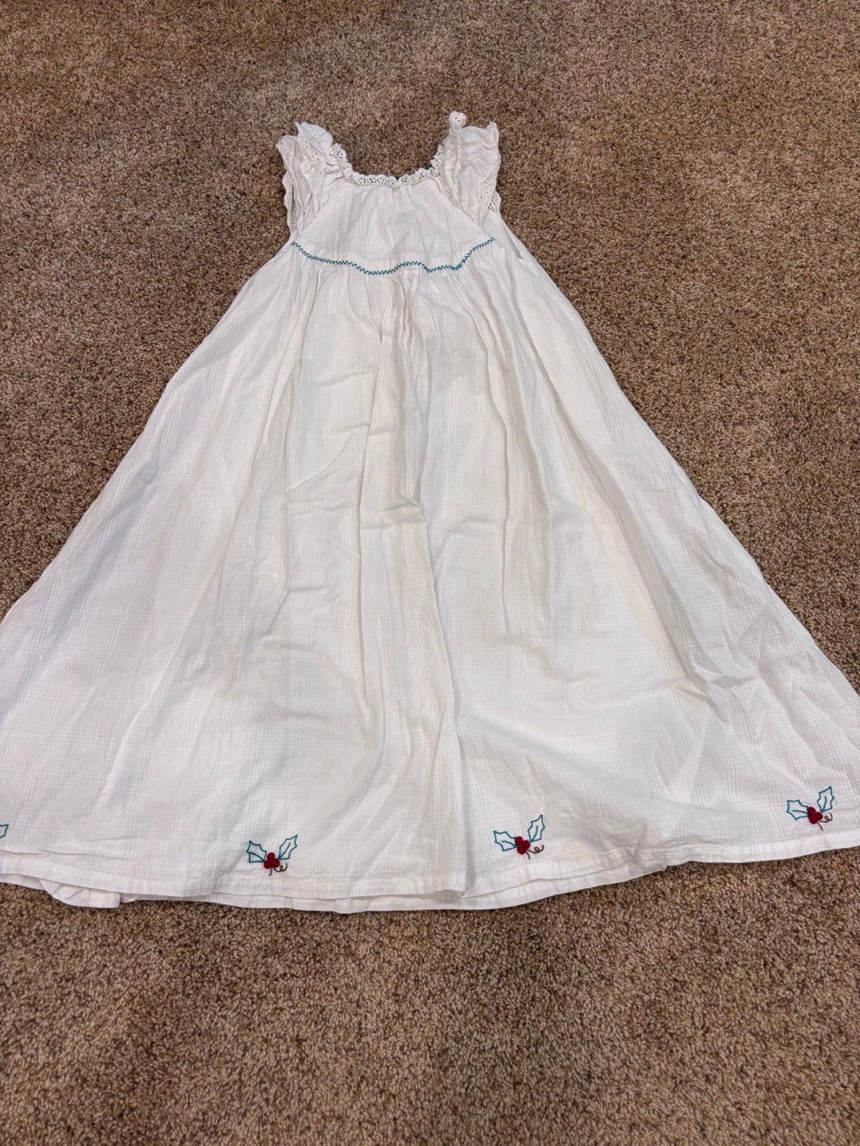 #47, girls 4T well dressed boutique holiday dress, embroidered hem