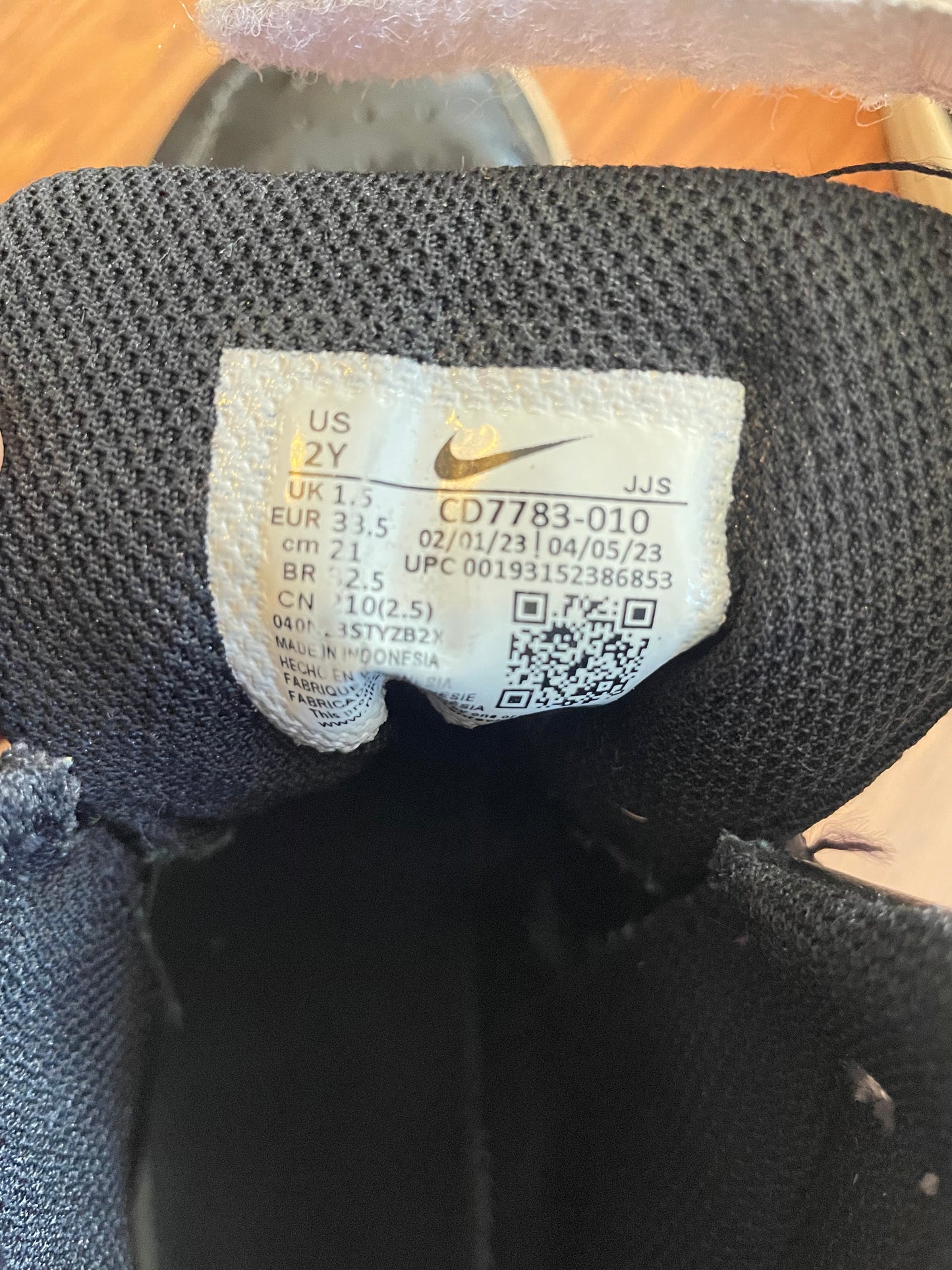 Seller #121 Boys Size 2Y Nike shoes