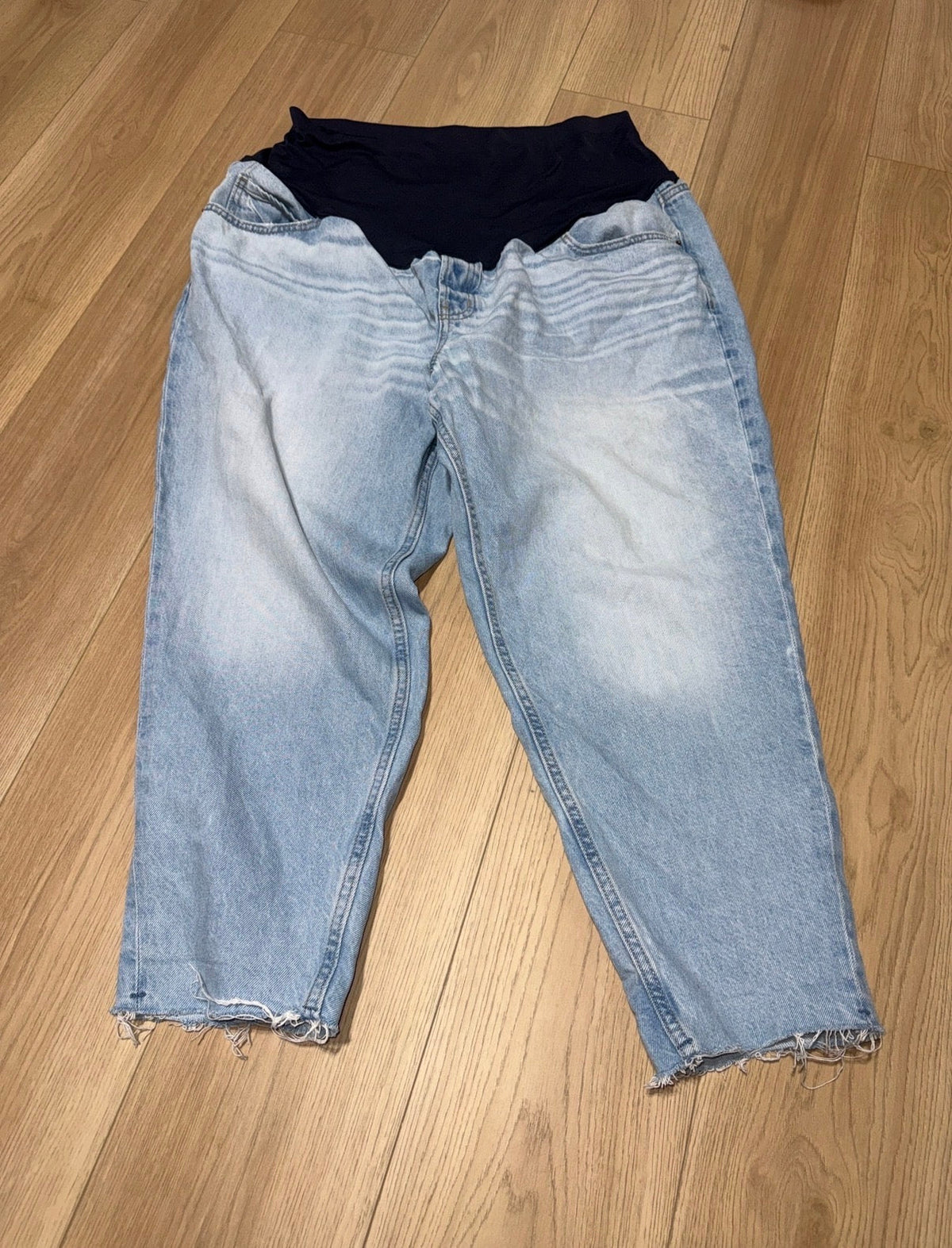 #162 Old Navy Maternity Cropped Jeans Size 20