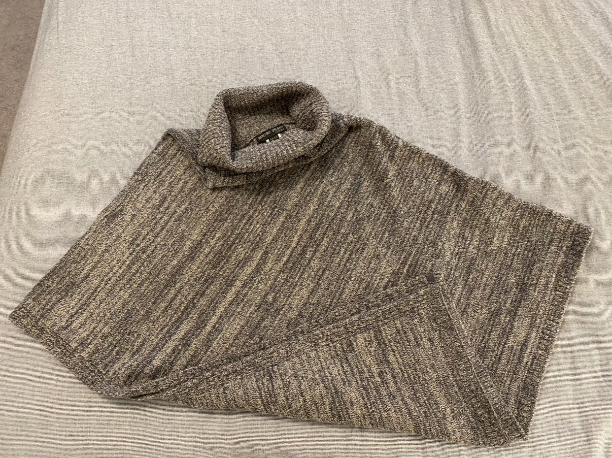 #173-Barefoot Dreams women's poncho