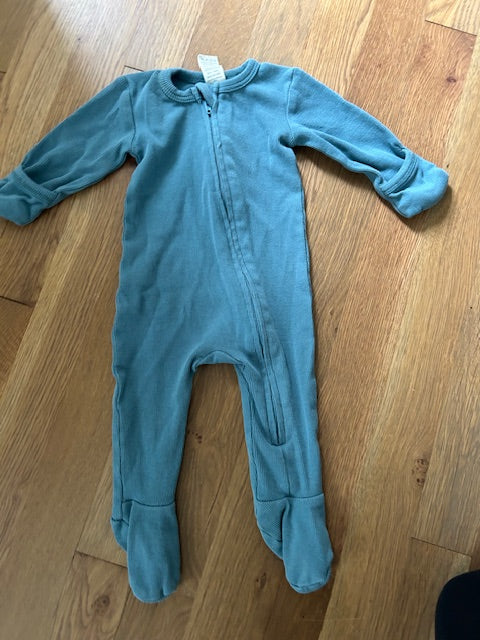 Seller #174 Kate Quinn sleeper - 0-3 months