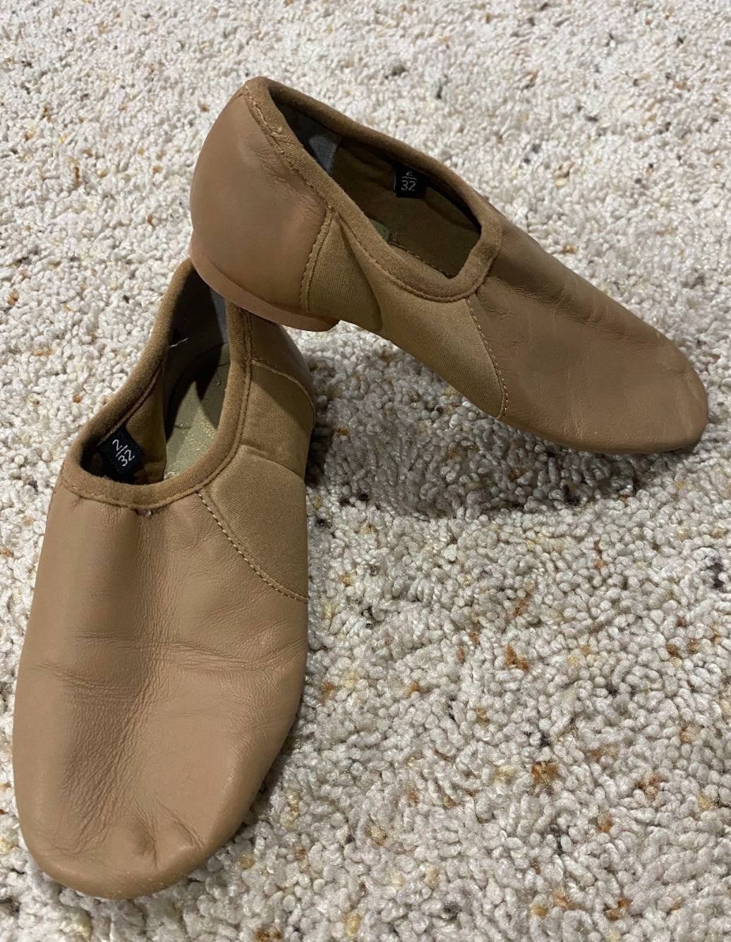 Seller #121 Girls dance shoes size 2 Like New