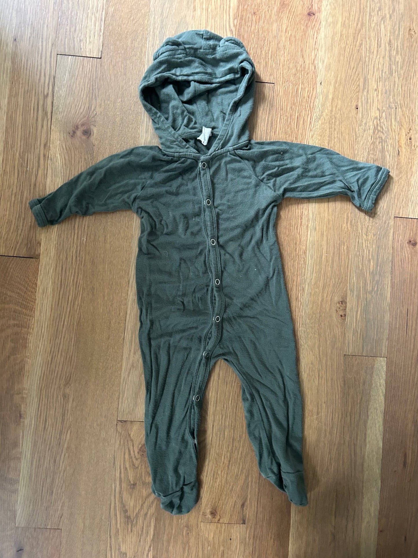 Seller #174 Kate Quinn snap up footie 3-6 month