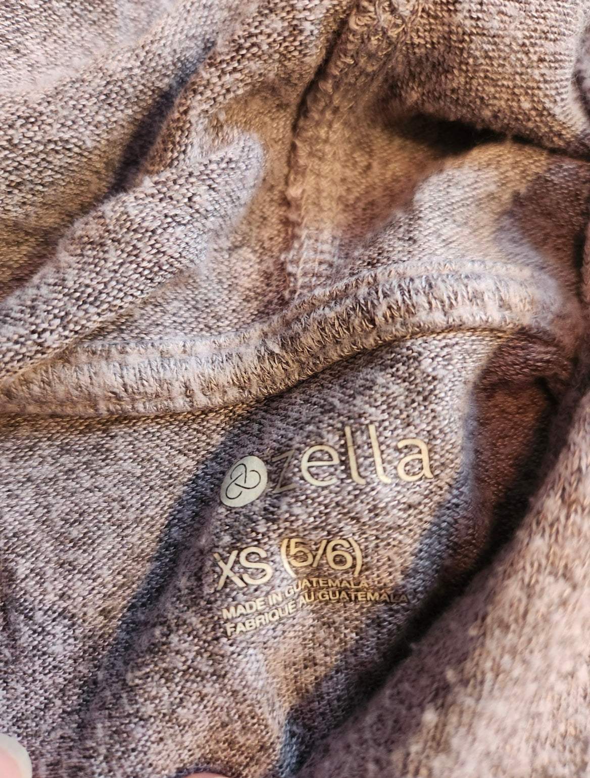 Seller #121 Girls Zella hooded shirt size xs 5/6