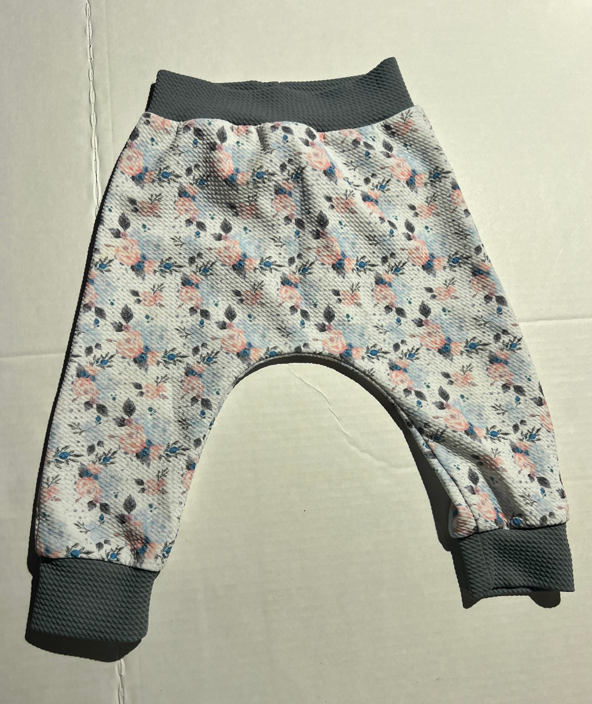#95 Girls 18M Grey and Pink Pants