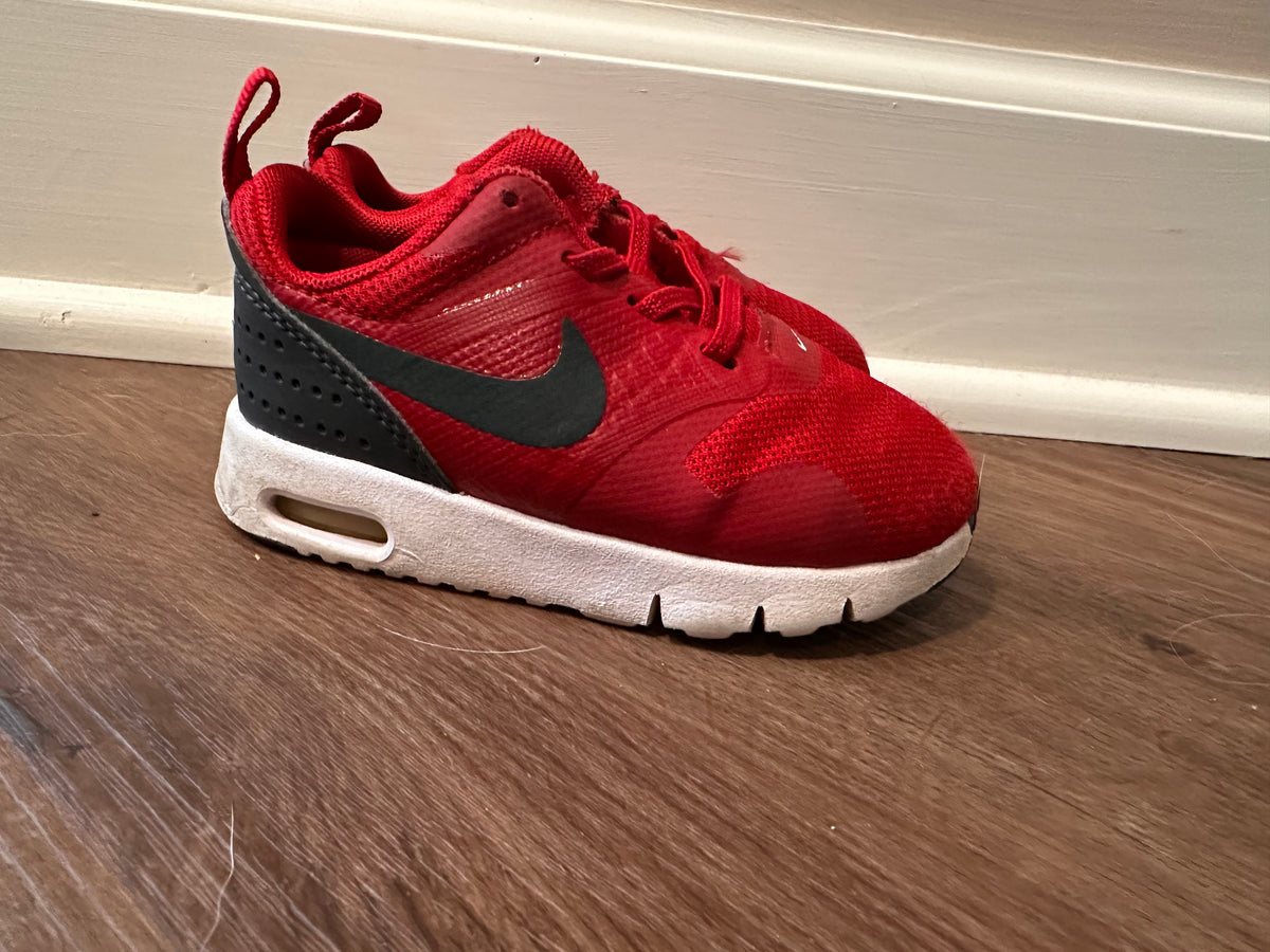 #24 size 6 Nike shoes