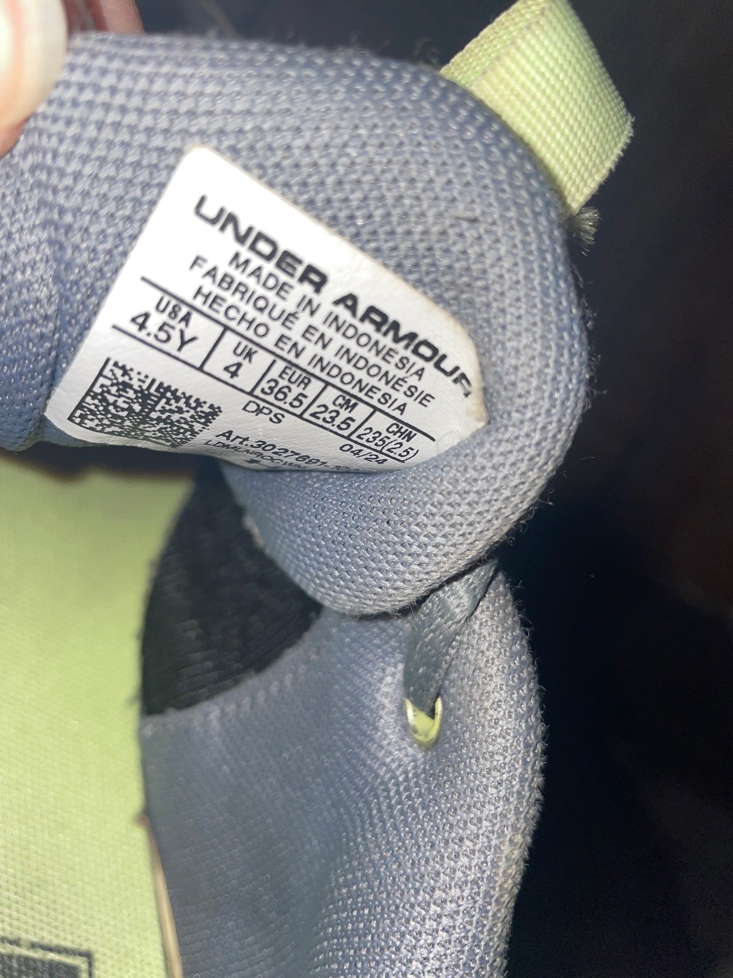 Seller #121 Boys Under Armour Gym Shoes size 4.5Y