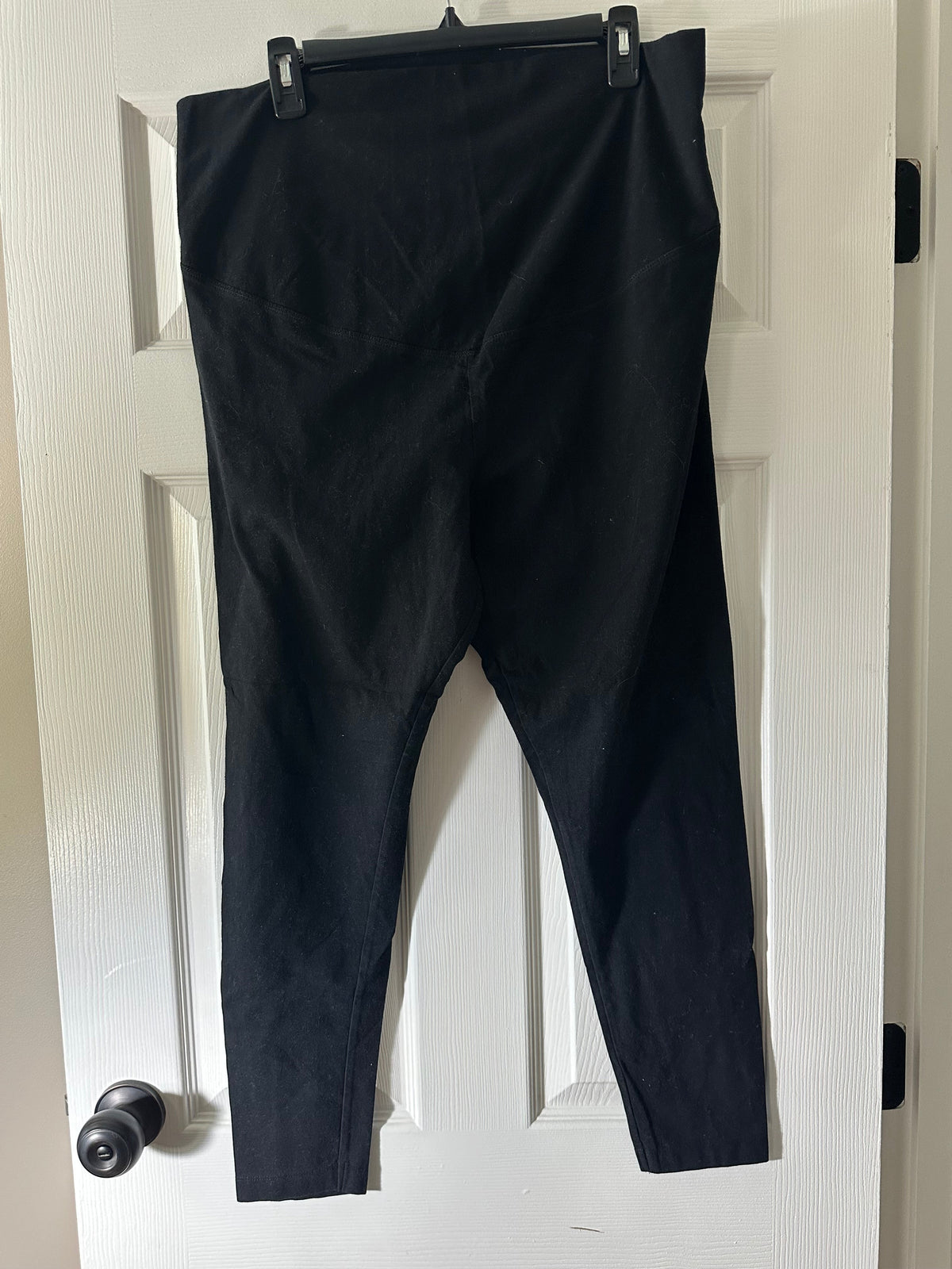 Seller 182. 3 pairs Old Navy maternity XL