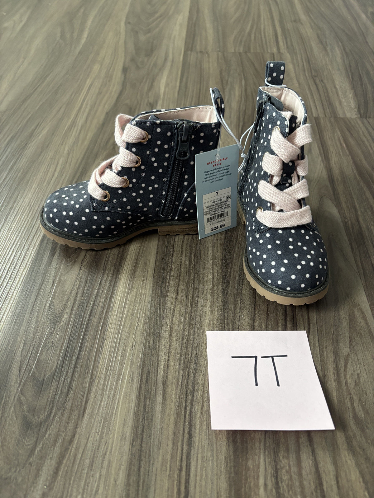 #138 - 7T Shoe NWT Cat & Jack Black/White Boots